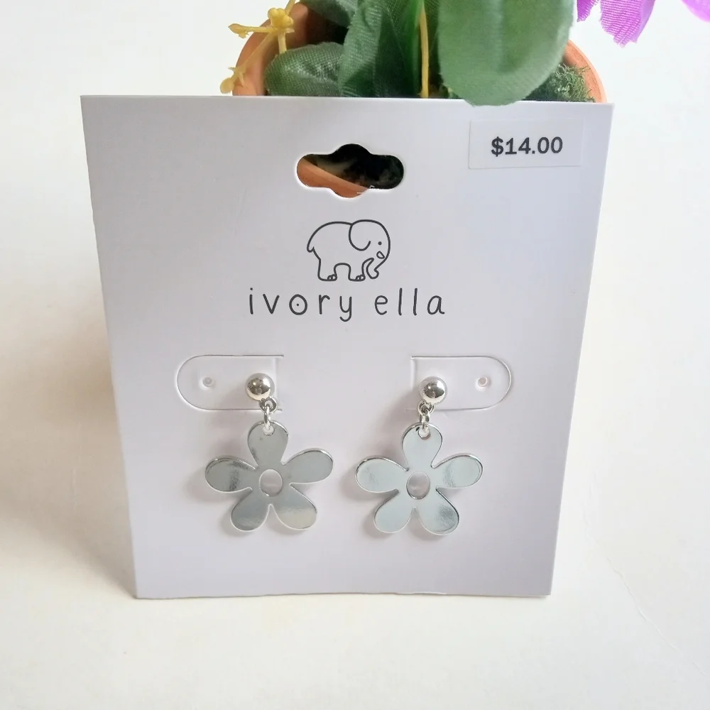Ivory Ella Silver Flower Metal Earrings NWT - Picture 3 of 3